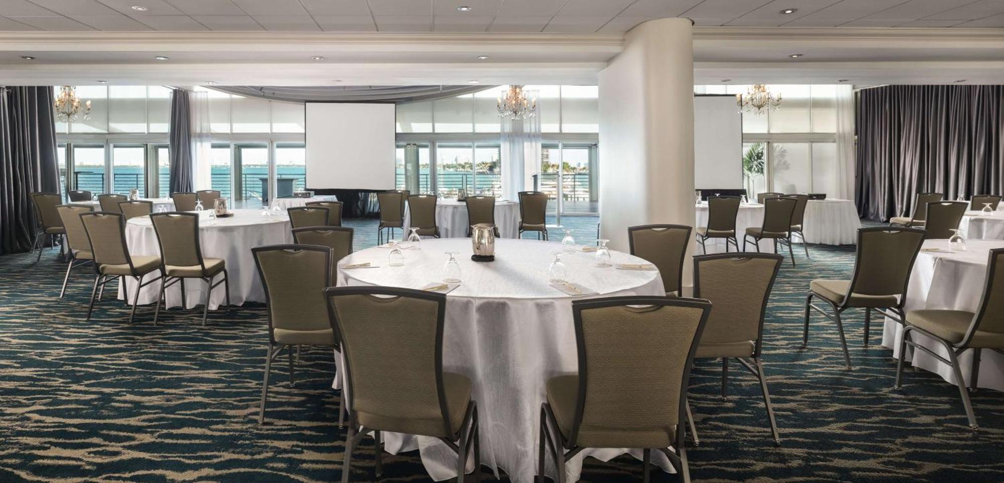 Doubletree By Hilton Grand Hotel Biscayne Bay Miami Bagian luar foto