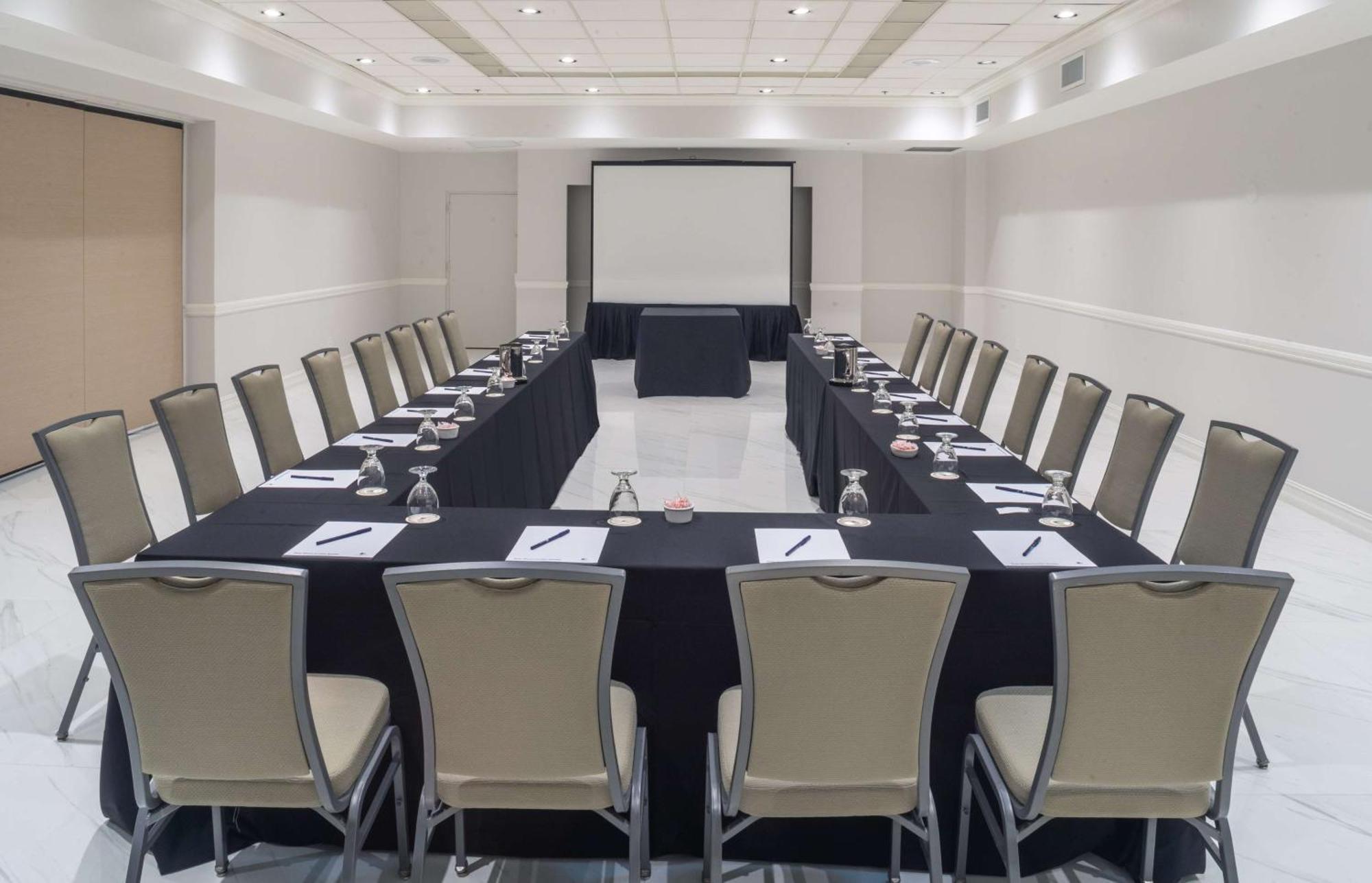 Doubletree By Hilton Grand Hotel Biscayne Bay Miami Bagian luar foto
