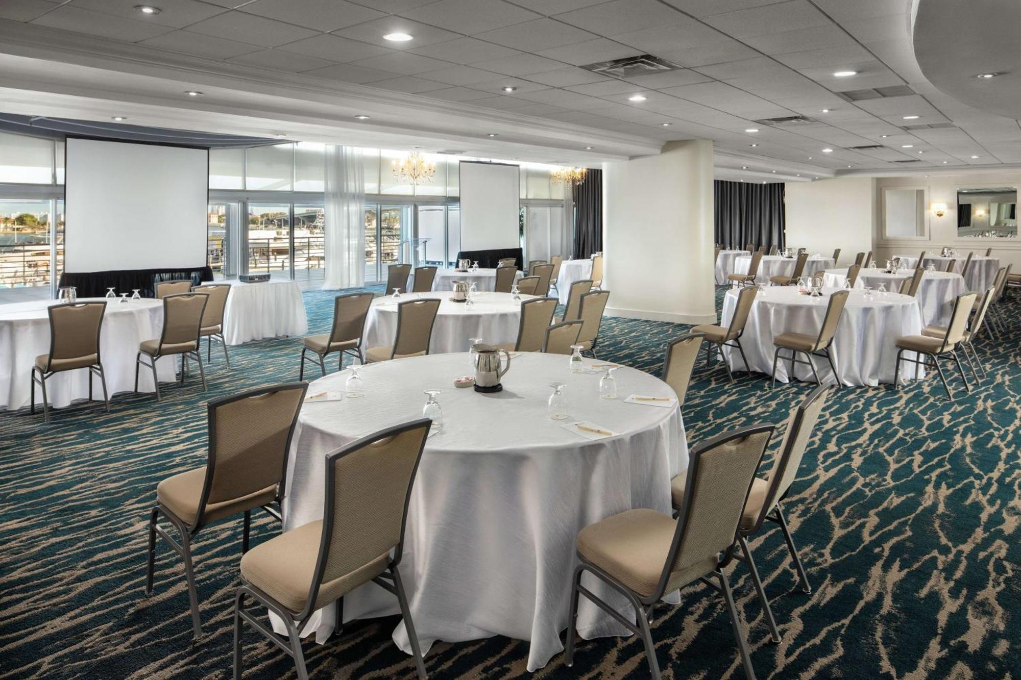 Doubletree By Hilton Grand Hotel Biscayne Bay Miami Bagian luar foto
