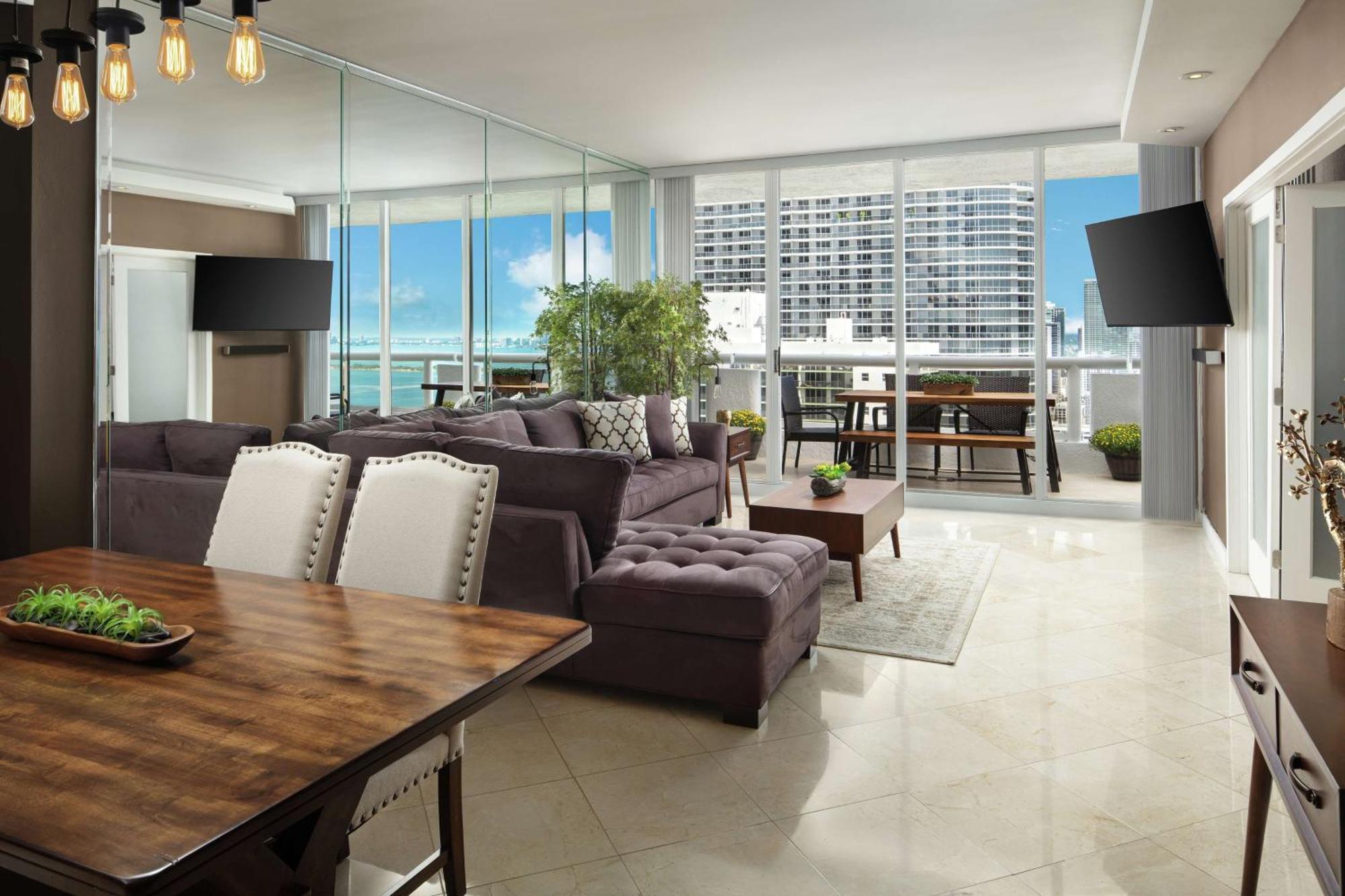 Doubletree By Hilton Grand Hotel Biscayne Bay Miami Bagian luar foto