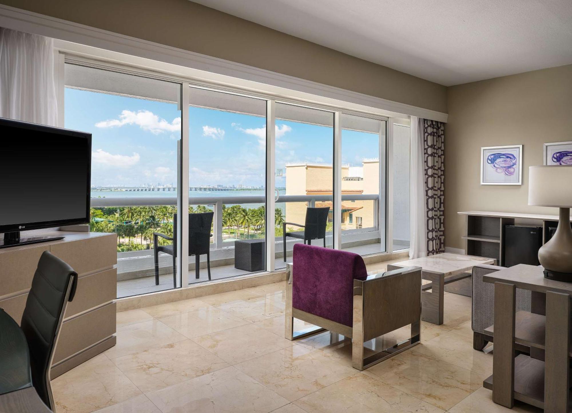 Doubletree By Hilton Grand Hotel Biscayne Bay Miami Bagian luar foto