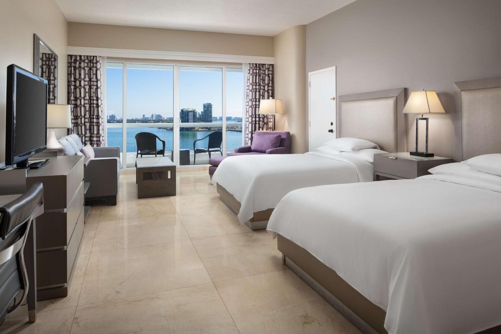 Doubletree By Hilton Grand Hotel Biscayne Bay Miami Bagian luar foto