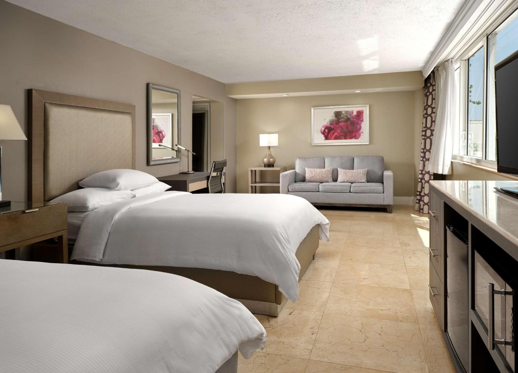 Doubletree By Hilton Grand Hotel Biscayne Bay Miami Bagian luar foto