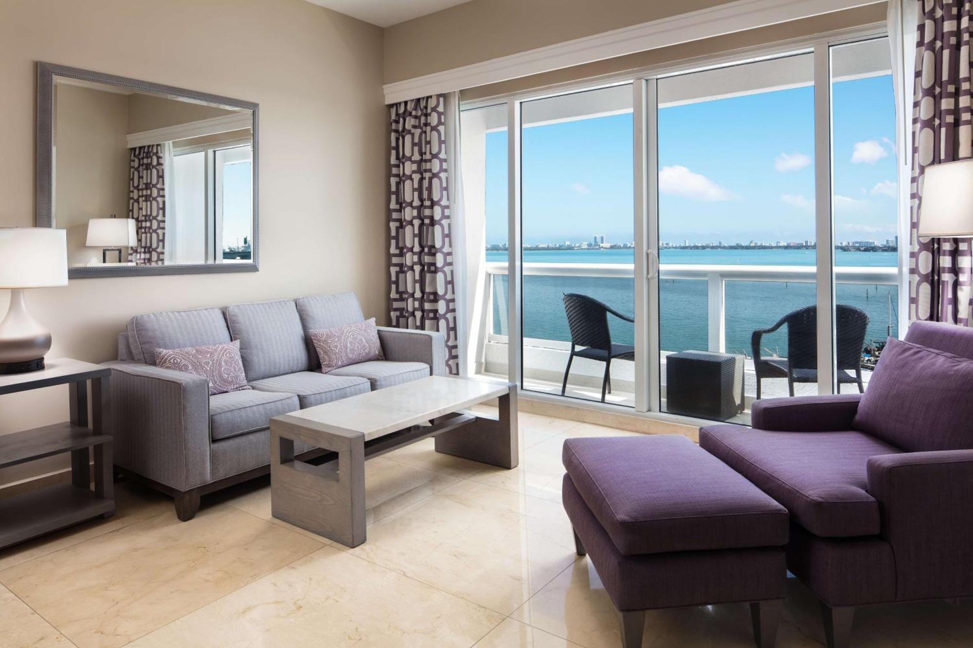 Doubletree By Hilton Grand Hotel Biscayne Bay Miami Bagian luar foto