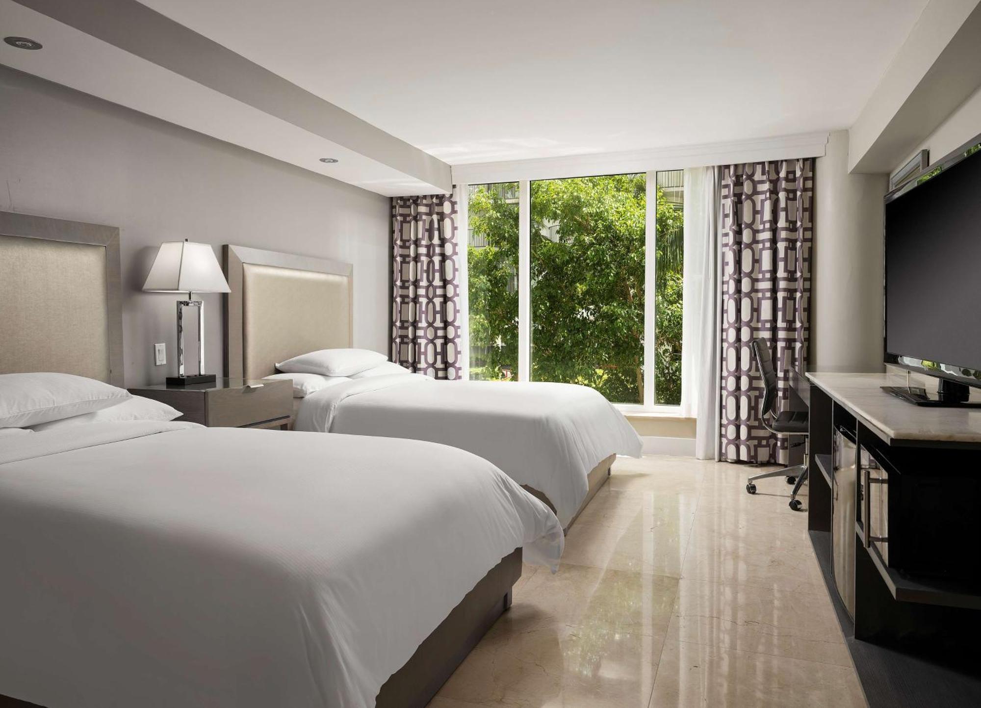 Doubletree By Hilton Grand Hotel Biscayne Bay Miami Bagian luar foto