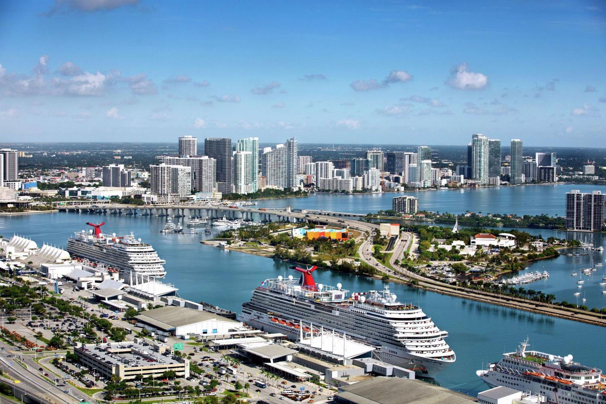 Doubletree By Hilton Grand Hotel Biscayne Bay Miami Bagian luar foto