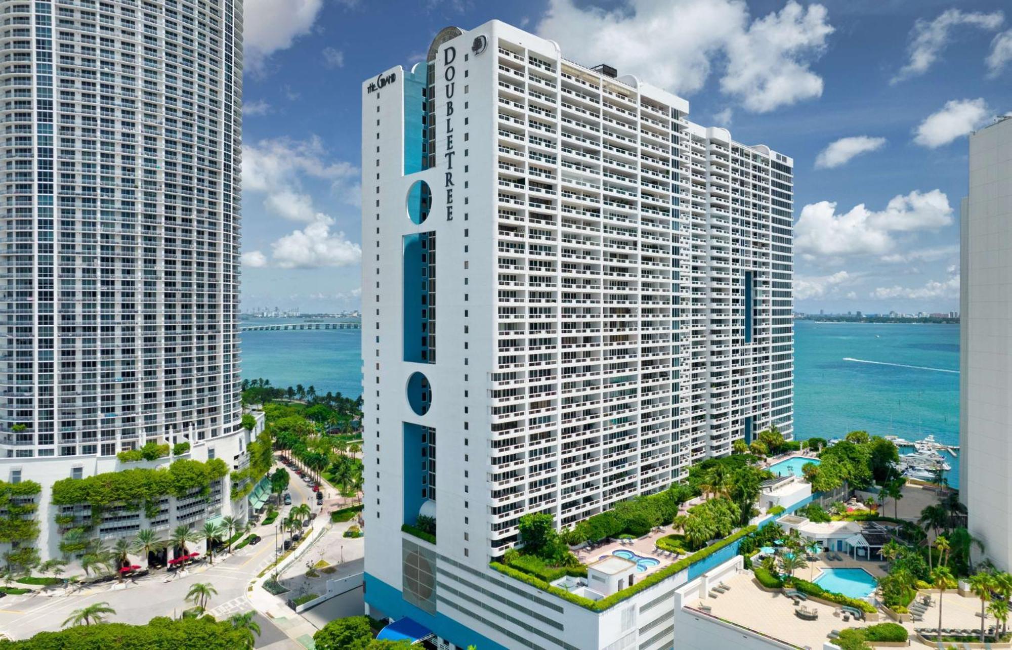 Doubletree By Hilton Grand Hotel Biscayne Bay Miami Bagian luar foto